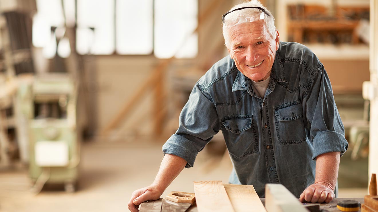 Wenn du eine Alterspension beziehst und weiter arbeiten musst, musst du vom Zuverdienst wieder Pensionsbeiträge bezahlen.