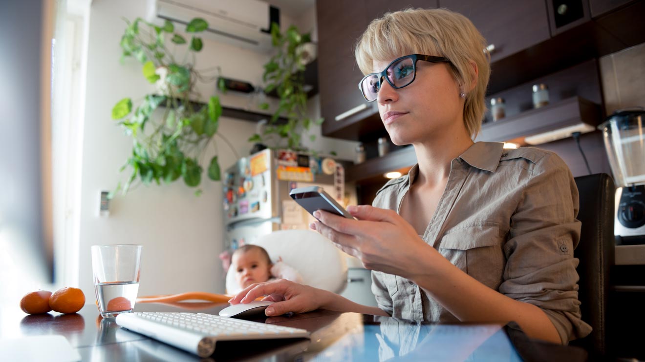 Bevor du dich als Vater oder Mutter für eine Tätigkeit im Home-Office entscheidest, ist es notwendig, dass du dir Gedanken bezüglich der Kinderbetreuung machst. 