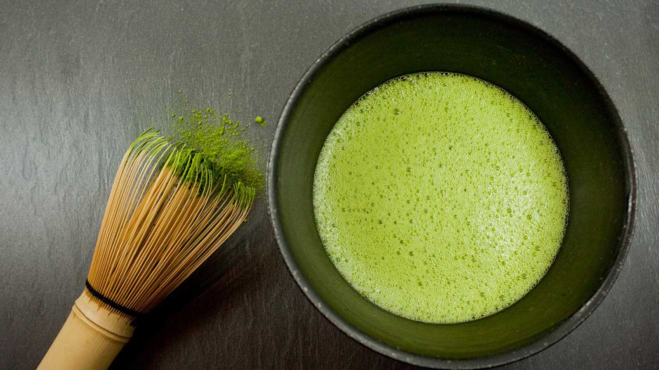 Matcha Tee: Der schaumig-grüne Wachmacher aus Japan macht hellwach und konzentriert, aber nicht so unruhig wie Kaffee. In Wien z.B. bei Siki erhältlich.