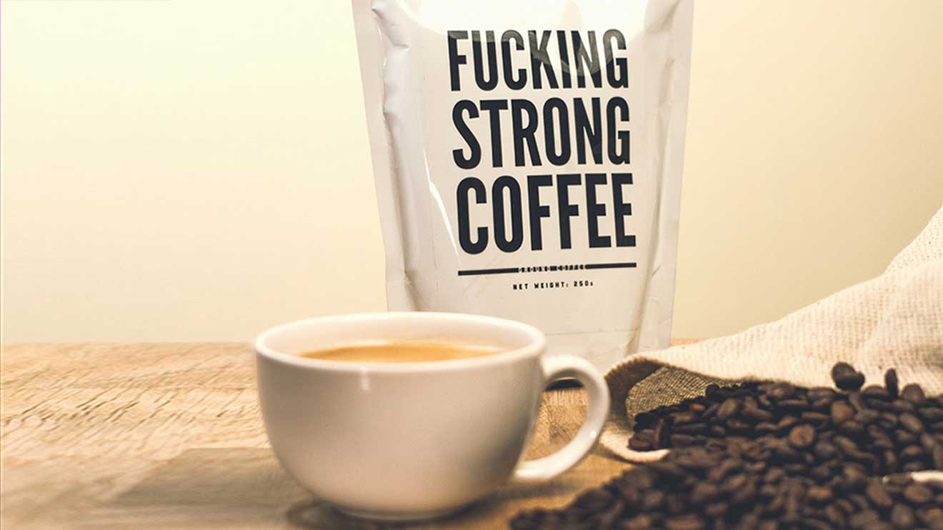 F**king Strong Coffee: Die komplexe und dunkel geröstete Mischung aus brasilianischem und Honduras Arabica Kaffee weckt Tote.